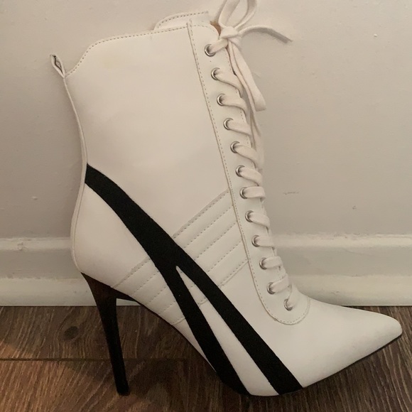 Ladies boots Size 6 white - Picture 3 of 4